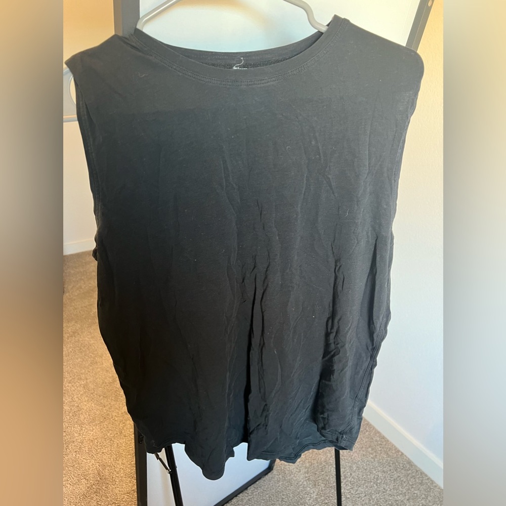 Lululemon black shirttail hem tank cotton size 6